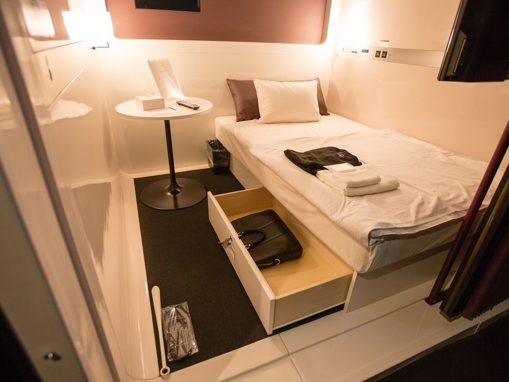 First Cabin Shinbashi Atagoyama Токио Экстерьер фото