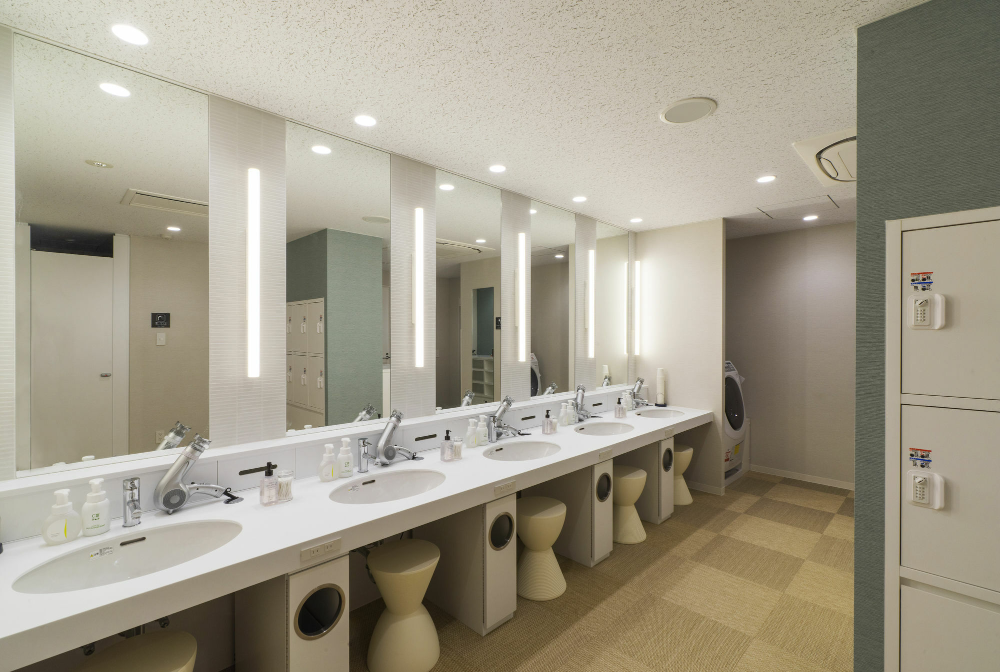 First Cabin Shinbashi Atagoyama Токио Экстерьер фото